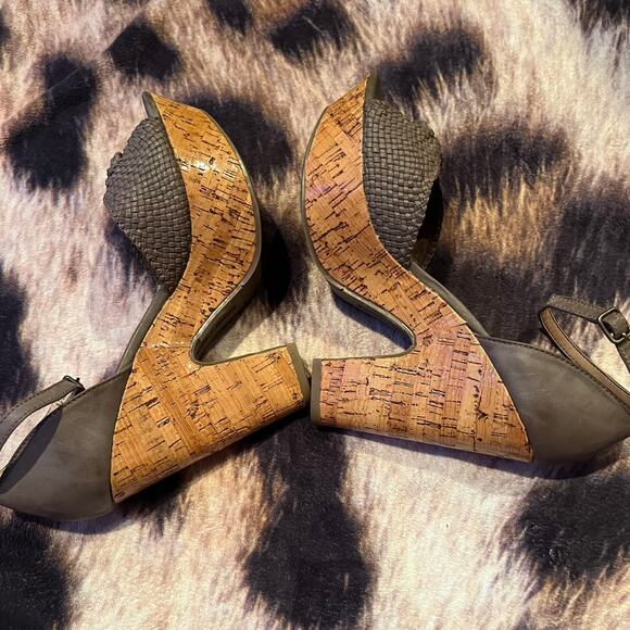 R2 Ankle Strap Heels Open Toe w/ Knot Top Size 10 Taupe - Picture 5 of 12